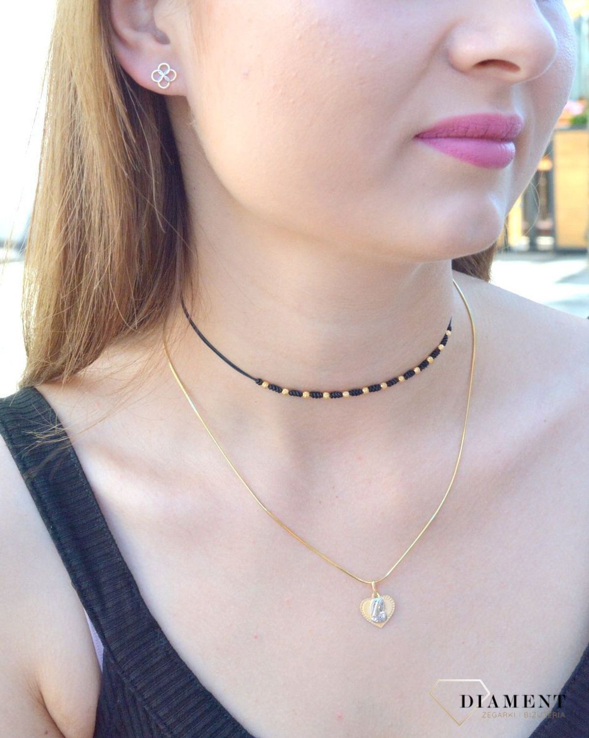 Złote kolczyki kwiatki próba 333 wkrętki KL 5699 333. Połączenie białego i żółtego złota pięknie wyróżni się na uchu. Kolczyki urzekają delikatną i prostą formą, Na prezent..jpg